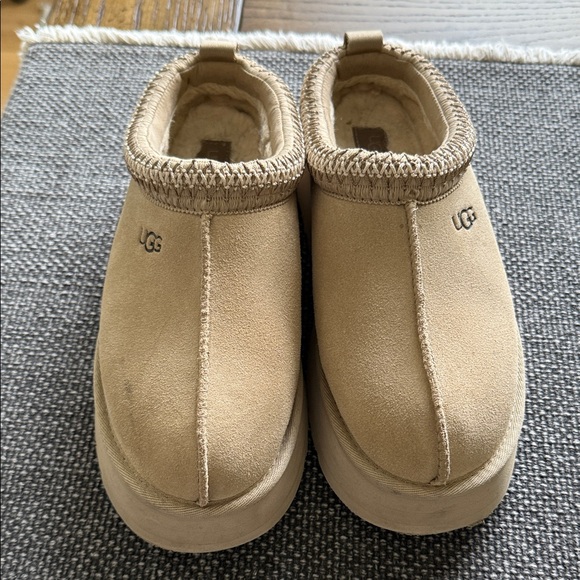 UGG Taz Beige Suede Platform Slip-Ons - Picture 1 of 6